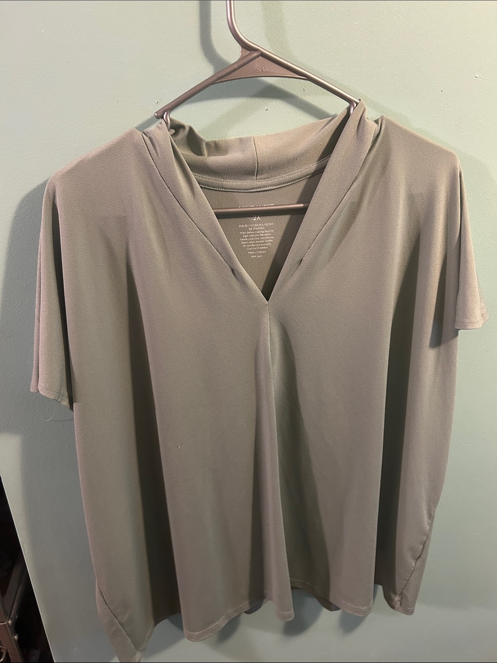 Nine West Seafoam Green V-Neck Short Sleeve Top